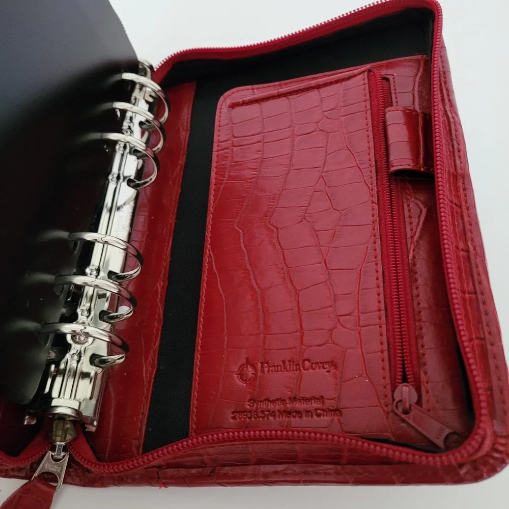 Franklin Covey Red Croc Embossed Zippered Planner Binder 7 Ring Organizer Wallet